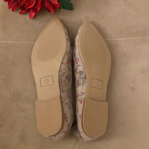 American Rag Flat Leather Floral Shoes - Picture 3 of 10